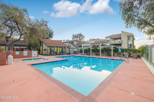 348 Chestnut Hill Court, Thousand Oaks CA: https://media.crmls.org/mediaz/bfd51a23-2681-43c3-a05e-5c1d7901e281.jpg