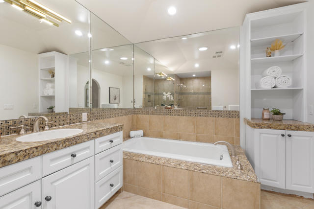 95 Lookout Drive, Palm Desert CA: https://media.crmls.org/mediaz/bfd5931b-3be5-4a53-b2f0-a3f8786f46e1.jpg