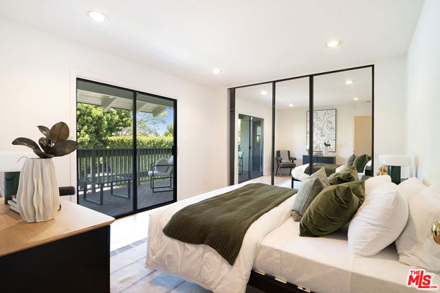 745 25th Street, Santa Monica CA: https://media.crmls.org/mediaz/bfd5b35f-6f47-4b72-a68f-a10df5a7c708.jpg