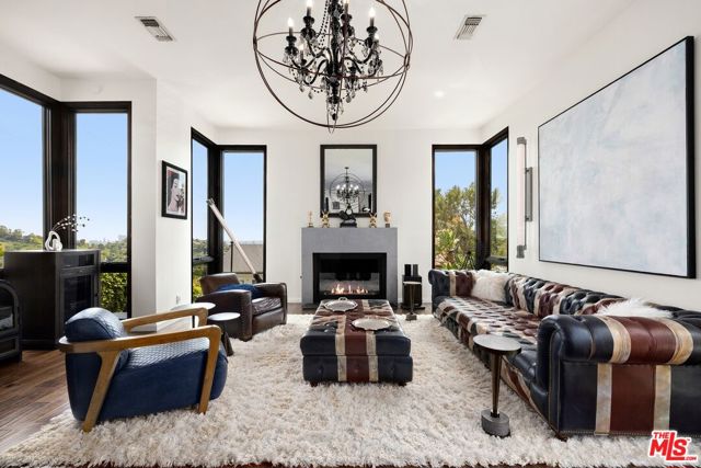 2860 Hollyridge Drive, Los Angeles CA: https://media.crmls.org/mediaz/bfd664e4-0454-4055-a940-a3c8c7d28dd1.jpg