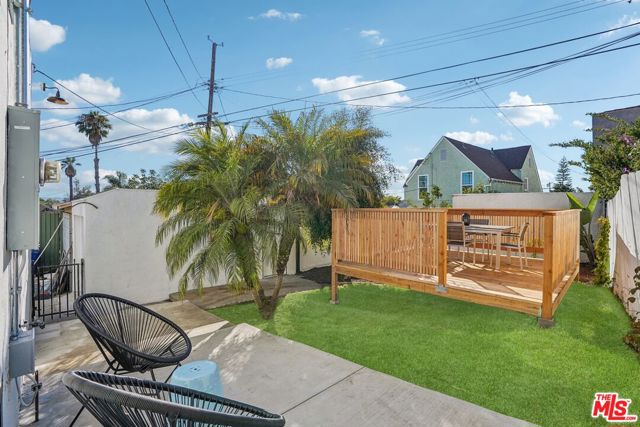 2353 Lucerne Avenue, Los Angeles CA: https://media.crmls.org/mediaz/bfd66a48-9086-4aed-889c-49e04d90fb18.jpg