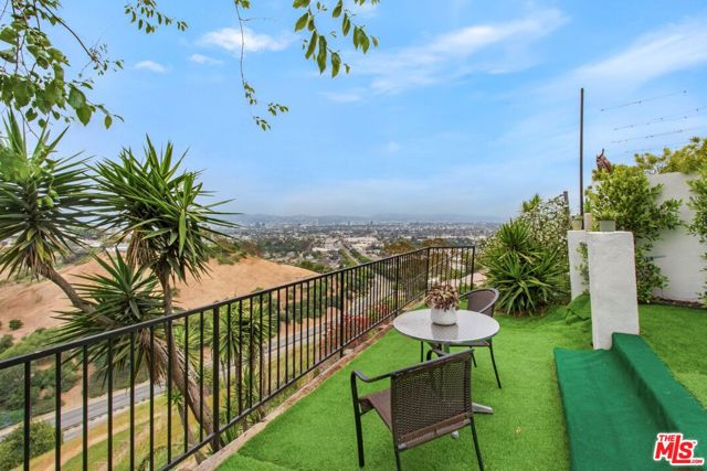 4223 Don Carlos Drive, Los Angeles CA: https://media.crmls.org/mediaz/bfd66bff-ae12-4ee7-9d0b-92ce0da97eac.jpg