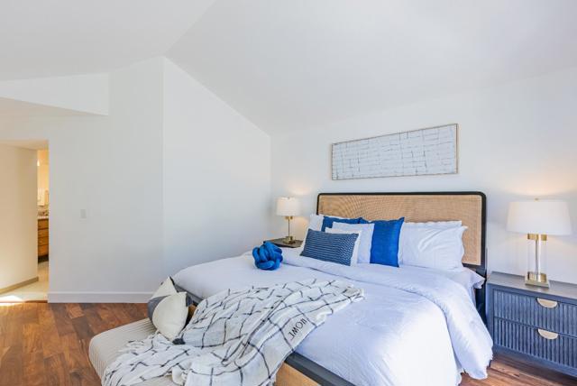 425 Mountain Laurel Court, Mountain View CA: https://media.crmls.org/mediaz/bfd6853e-67ff-46c7-96cc-8ceab1fbaae0.jpg