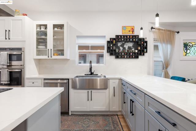 75 Echo Ave, Oakland CA: https://media.crmls.org/mediaz/bfd6cccb-7259-46b0-9934-e87a4bf2a19d.jpg