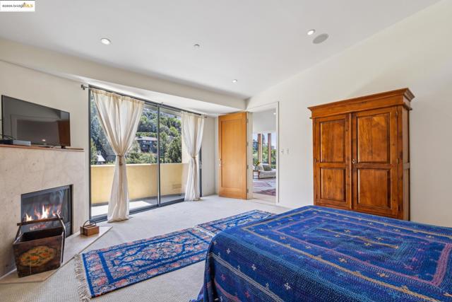 1015 Grand View Dr, Berkeley CA: https://media.crmls.org/mediaz/bfd72b96-f369-40e6-a35f-3cae81708966.jpg
