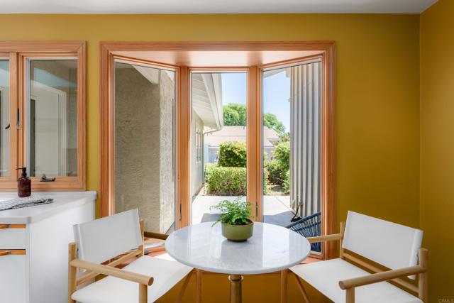 Detail Gallery Image 16 of 35 For 2005 Caminito San Nicholas, La Jolla,  CA 92037 - 3 Beds | 2 Baths