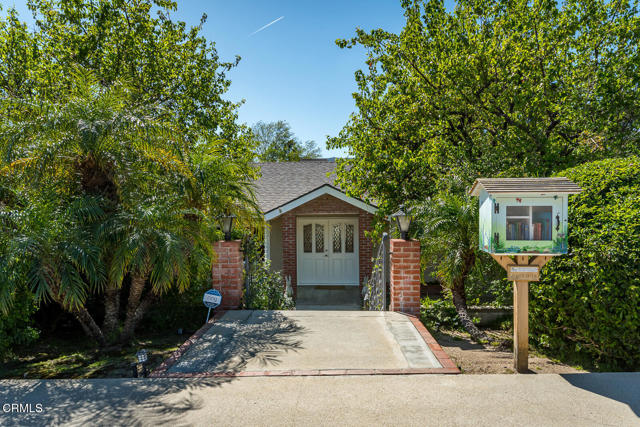 Detail Gallery Image 3 of 74 For 3550 Santa Carlotta St, Glendale,  CA 91214 - 5 Beds | 4 Baths