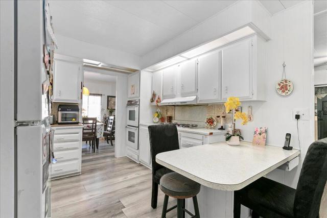 36 Club Circle Drive, Palm Springs CA: https://media.crmls.org/mediaz/bfd7e8d6-98e1-48ad-990c-b4e7796d4b87.jpg