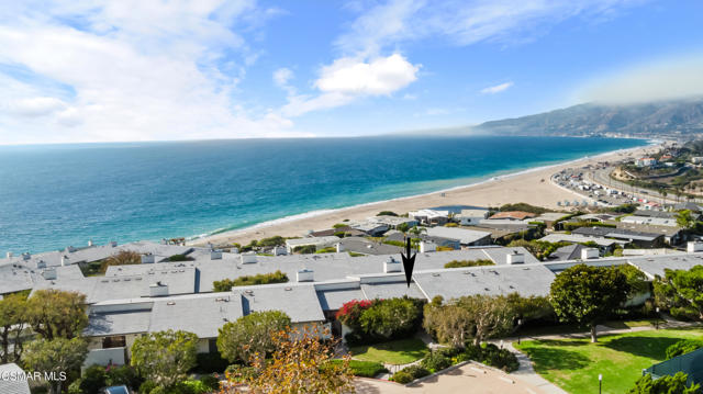 6766 Las Olas Way, Malibu CA: https://media.crmls.org/mediaz/bfd80db5-0287-4f0a-8c97-3b00ea595e67.jpg