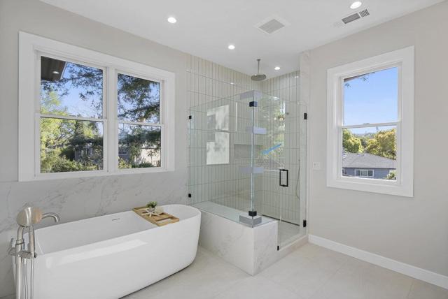 1303 American Way, Menlo Park CA: https://media.crmls.org/mediaz/bfd8a7e0-fe9e-4f63-81f0-065b1c537e2a.jpg
