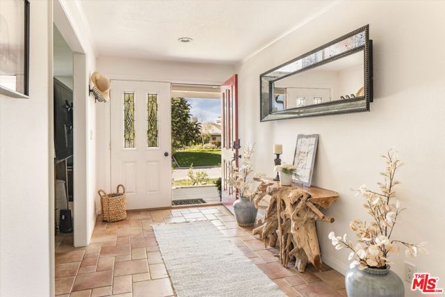 2390 Glenside Lane photo 7