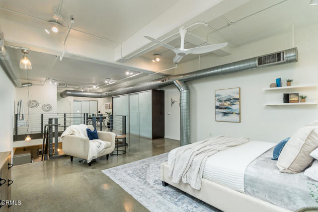 510 S Hewitt Street, Los Angeles CA: https://media.crmls.org/mediaz/bfd8af48-0c54-4d59-a7d8-1eccc43786a9.jpg