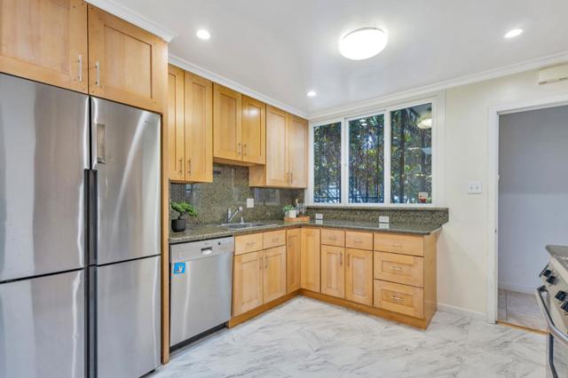 569 Chenery Street, San Francisco CA: https://media.crmls.org/mediaz/bfd8dfd7-8aa1-4653-b2f3-c5b7b1232879.jpg