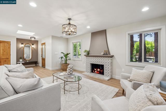 312 Soule Ave, Pleasant Hill CA: https://media.crmls.org/mediaz/bfda8dbe-ecba-46dc-9219-fddc397f33ab.jpg