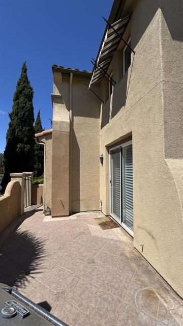 1561 Caminito Zaragosa, Chula Vista CA: https://media.crmls.org/mediaz/bfdb063f-ab93-4f11-8bd9-c8cea8c099b4.jpg