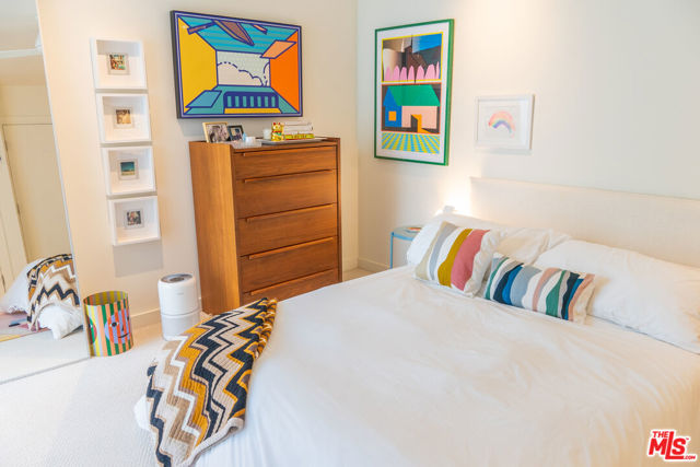880 Hilldale Avenue, West Hollywood CA: https://media.crmls.org/mediaz/bfdb4ae6-21b1-4eb4-902a-80d0b0e6746d.jpg