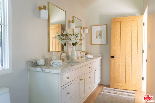 12227 La Maida Street, Valley Village CA: https://media.crmls.org/mediaz/bfdb6a8c-f6f0-4e8a-b876-3088b666b742.jpg