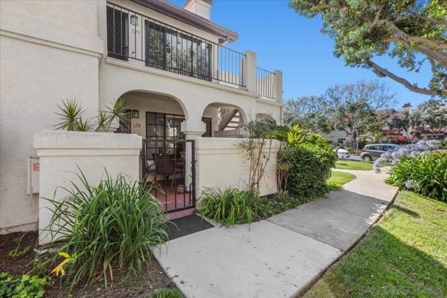 4145 Porte De Merano, San Diego CA: https://media.crmls.org/mediaz/bfdbda63-1ce3-4f21-ba57-922c0f8ef7f1.jpg