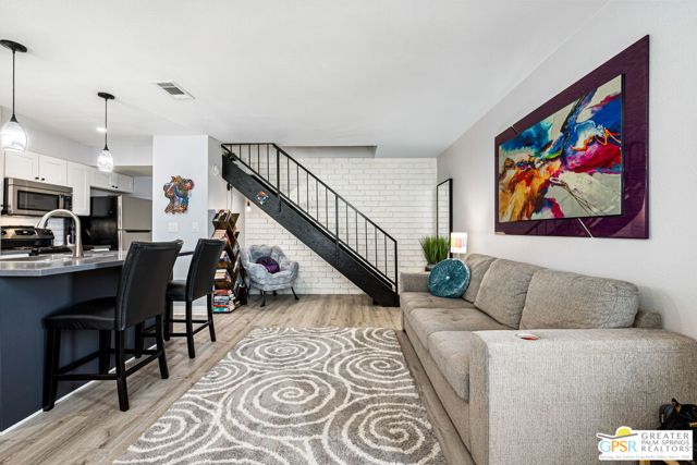 Image 3 of 28 For 72733 Willow Street 3