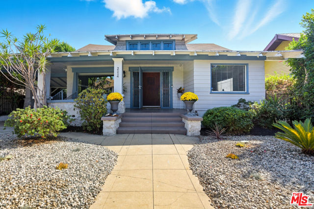 2114 W 28th Street, Los Angeles CA: https://media.crmls.org/mediaz/bfdc7115-d2dd-47f3-b11c-2b692c159db4.jpg