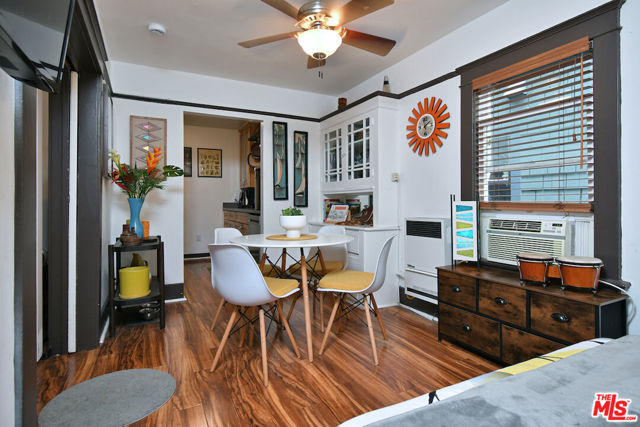 224 Horizon Avenue, Venice CA: https://media.crmls.org/mediaz/bfdc9504-5c0a-48a5-bf08-6ab2ad89a589.jpg