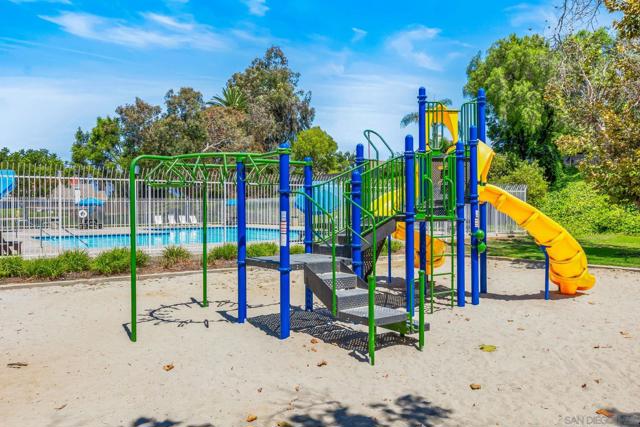 5341 Gooseberry Way, Oceanside CA: https://media.crmls.org/mediaz/bfdcf782-f9e1-4df6-8655-2189fff4cc53.jpg