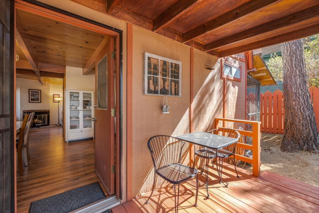 54370 Valley, Idyllwild CA: https://media.crmls.org/mediaz/bfdd8a3e-55bf-4776-b5d6-624cda981cad.jpg