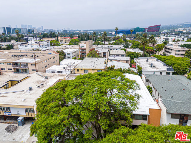 553 N Flores Street, West Hollywood CA: https://media.crmls.org/mediaz/bfddab6e-6ce6-412e-84e7-a6fb8c29d7c3.jpg