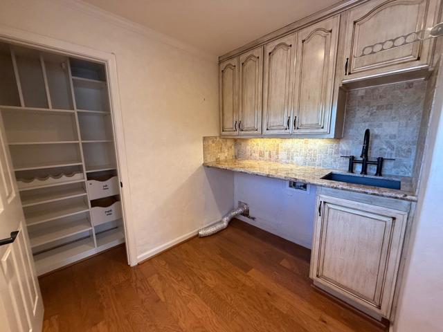 695 San Bruno Way, Salinas CA: https://media.crmls.org/mediaz/bfddc522-53f5-4110-98f5-07d459c8748e.jpg