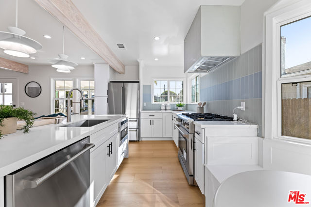 8507 Naylor Avenue, Los Angeles CA: https://media.crmls.org/mediaz/bfdde268-4779-4b08-b77f-b30a00a79b74.jpg