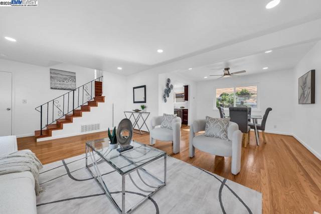 48346 Cottonwood St, Fremont CA: https://media.crmls.org/mediaz/bfde223b-3903-4dfe-8a9a-8932f4fe211a.jpg