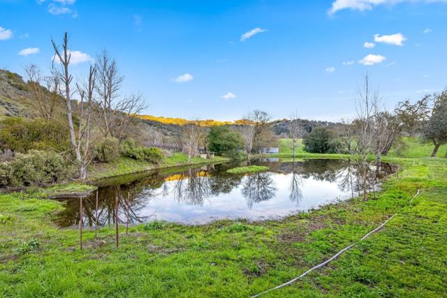 6915 Redwood Retreat Road, Gilroy CA: https://media.crmls.org/mediaz/bfde43dd-89d1-4c72-9098-13b3e5d530df.jpg