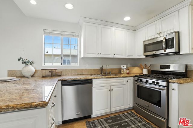 11531 Riverside Drive, 308 photo 5