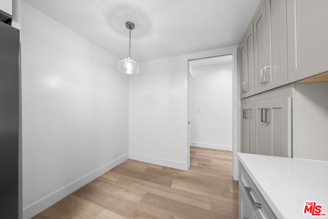 235 S Tower Drive, Beverly Hills CA: https://media.crmls.org/mediaz/bfdee76a-1e45-4a20-8359-4531ad6ee65c.jpg