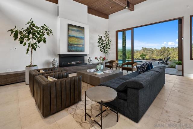 4728 El Aspecto, Rancho Santa Fe CA: https://media.crmls.org/mediaz/bfe03e70-8b12-41b9-905f-8ddb25456a33.jpg