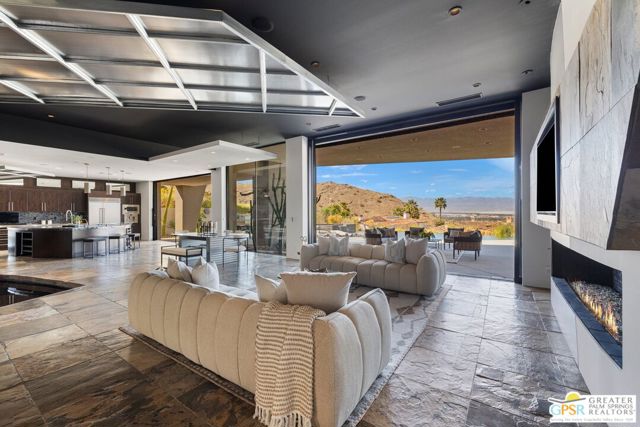 25 Sierra Vista Drive, Rancho Mirage CA: https://media.crmls.org/mediaz/bfe04e66-cc3f-4eca-a642-920563dd04f7.jpg