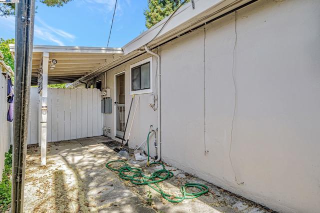 4655 Augustine St, Pleasanton CA: https://media.crmls.org/mediaz/bfe0a712-5d61-431e-aea4-0330b9c9266e.jpg