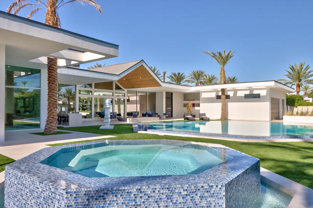 1 Makena Lane, Rancho Mirage CA: https://media.crmls.org/mediaz/bfe0f1cb-c128-4f33-8726-4ff1e8832bdc.jpg