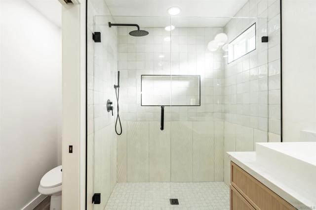 3624 Governor Dr, San Diego CA: https://media.crmls.org/mediaz/bfe113bc-3c61-44d1-aa6d-e2405e6bfe05.jpg