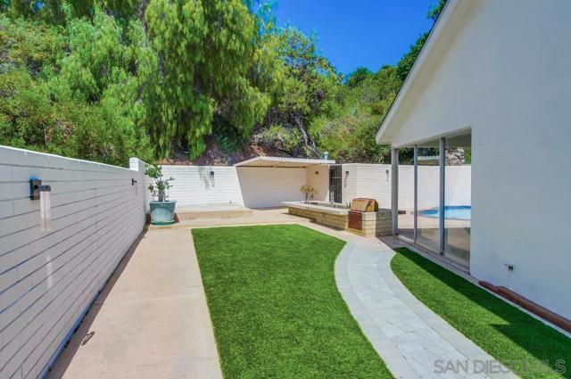 4711 ASHBY ST, San Diego CA: https://media.crmls.org/mediaz/bfe11fde-5e19-475f-9aa4-3c6051494627.jpg