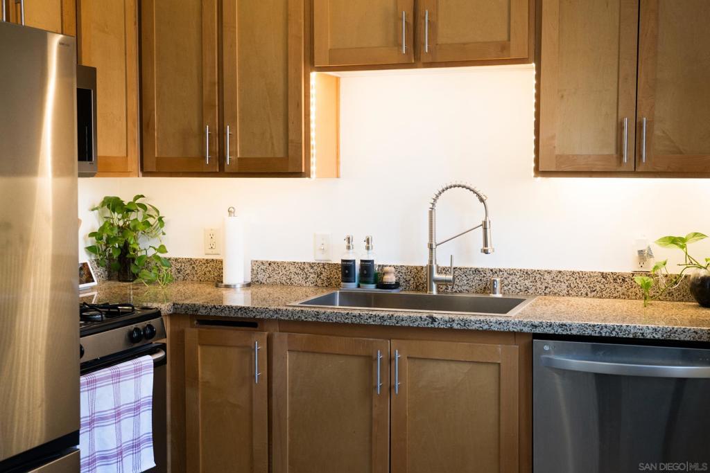 450 J St - photo 11