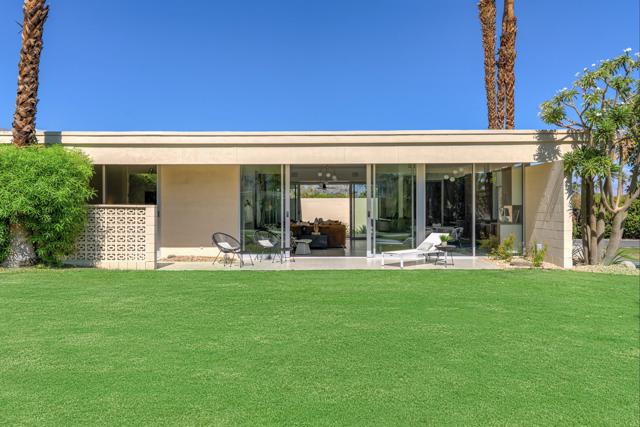 139 Desert Lakes Drive, Palm Springs CA: https://media.crmls.org/mediaz/bfe21701-3926-4ee1-9dcf-22c33e847e2e.jpg