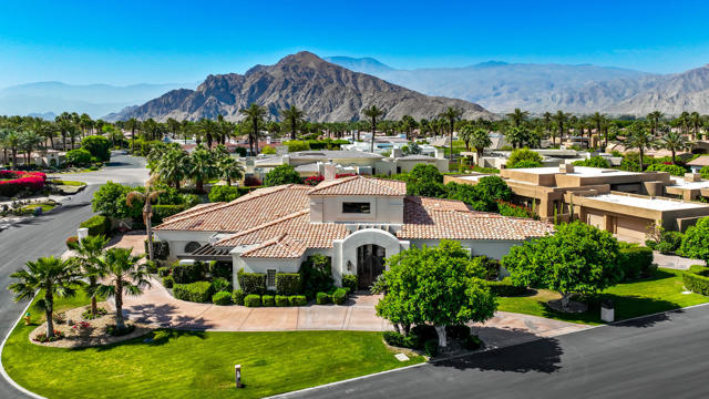 79455 Briarwood, La Quinta CA: https://media.crmls.org/mediaz/bfe222c9-b02d-42f6-8a03-6bfd6b6fc7ef.jpg