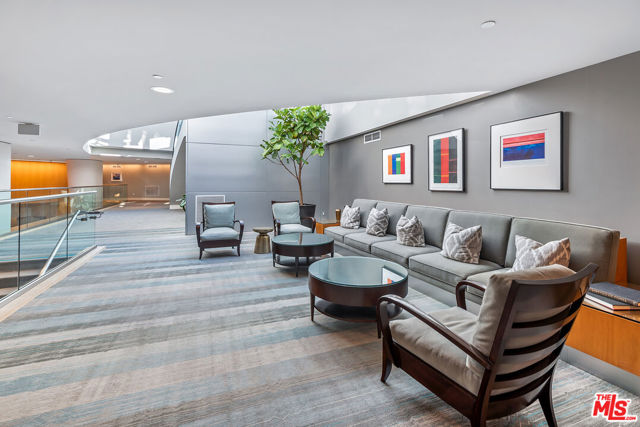 13600 MARINA POINTE Drive, Marina del Rey CA: https://media.crmls.org/mediaz/bfe2b3f8-0a76-491d-aea8-77d801d6dcb3.jpg