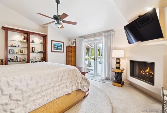 5979 Via Zurita, La Jolla CA: https://media.crmls.org/mediaz/bfe2ee01-73c0-4431-8cf1-afba38929660.jpg