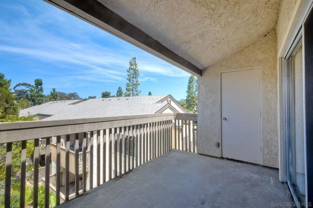 8660 Via Mallorca, La Jolla CA: https://media.crmls.org/mediaz/bfe320dd-0d98-4460-a8f7-c1251b5670a9.jpg