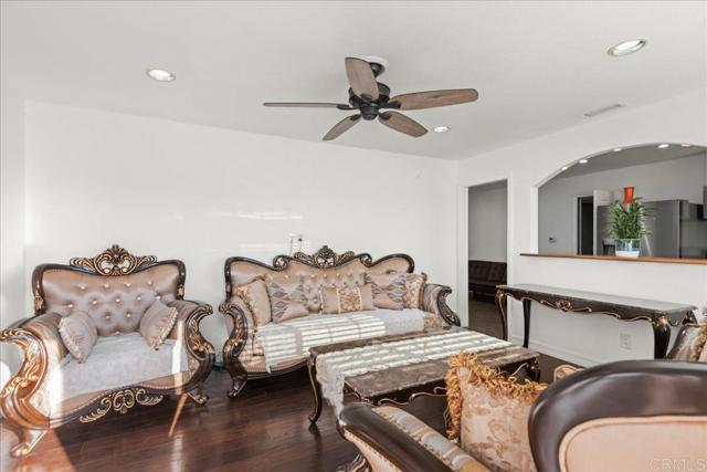 Detail Gallery Image 6 of 36 For 1729 Burnet St, El Cajon,  CA 92021 - 4 Beds | 2 Baths