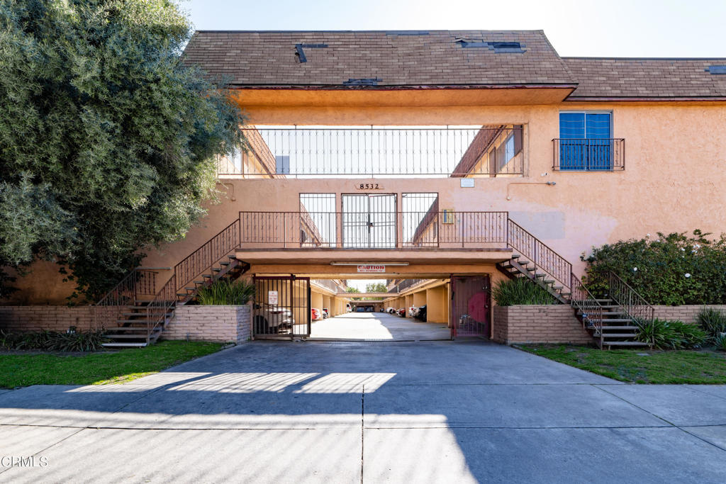 8532 Columbus Avenue 24, North Hills, CA 91343