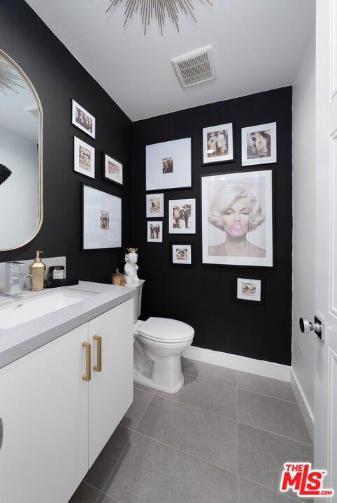 400 Fountain Drive, Palm Springs CA: https://media.crmls.org/mediaz/bfe3b1f9-348d-4266-91f7-78e40d3c1a51.jpg