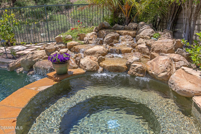 3269 Morning Ridge Avenue, Thousand Oaks CA: https://media.crmls.org/mediaz/bfe47b4a-08eb-4c22-bd0d-957c00f4c715.jpg